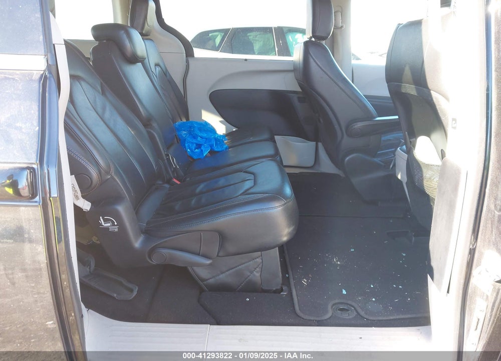 2017 CHRYSLER PACIFICA TOURING L VIN: 2C4RC1BG1HR541607