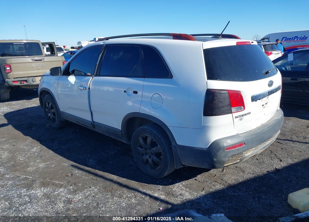 2013 KIA SORENTO LX V6 VIN: 5XYKT4A22DG394351