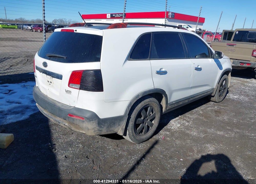 2013 KIA SORENTO LX V6 VIN: 5XYKT4A22DG394351