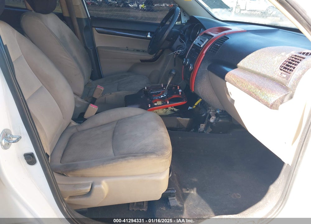 2013 KIA SORENTO LX V6 VIN: 5XYKT4A22DG394351