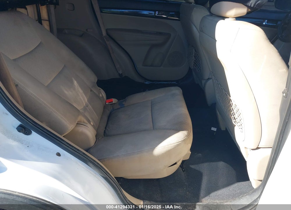 2013 KIA SORENTO LX V6 VIN: 5XYKT4A22DG394351