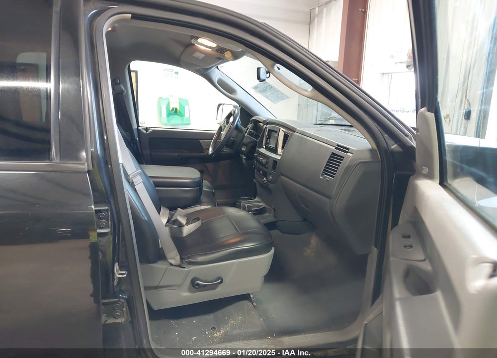 2008 DODGE RAM 1500 VIN: 1D7HU18238J220585