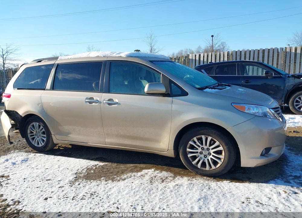 2011 TOYOTA SIENNA XLE V6 AUTO ACCESS SEAT VIN: 5TDYK3DC8BS090369