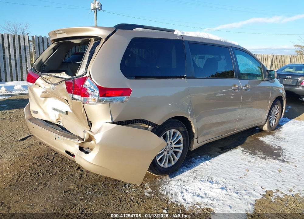 2011 TOYOTA SIENNA XLE V6 AUTO ACCESS SEAT VIN: 5TDYK3DC8BS090369