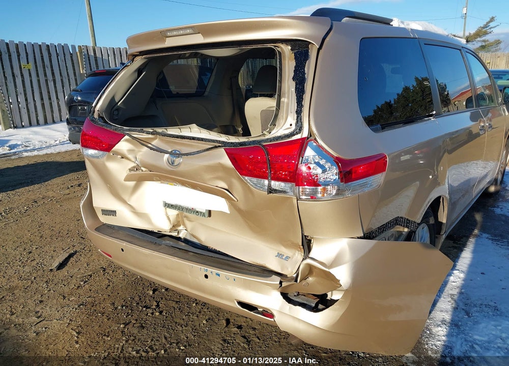 2011 TOYOTA SIENNA XLE V6 AUTO ACCESS SEAT VIN: 5TDYK3DC8BS090369