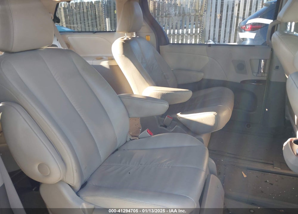 2011 TOYOTA SIENNA XLE V6 AUTO ACCESS SEAT VIN: 5TDYK3DC8BS090369