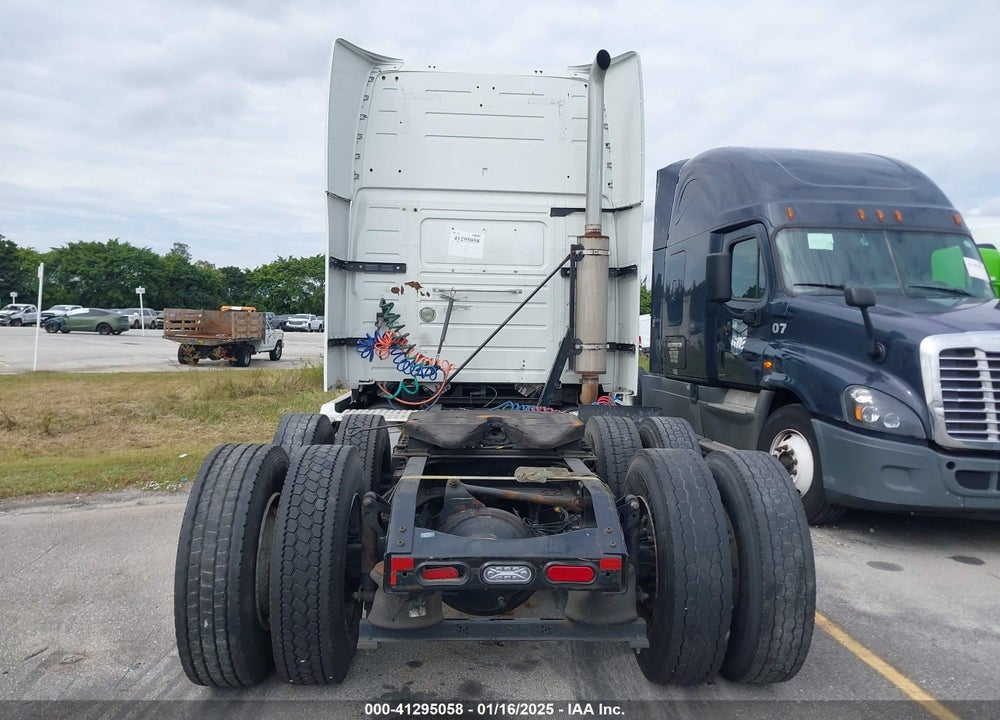 2015 VOLVO VN VNL VIN: 4V4NC9EH1FN908120