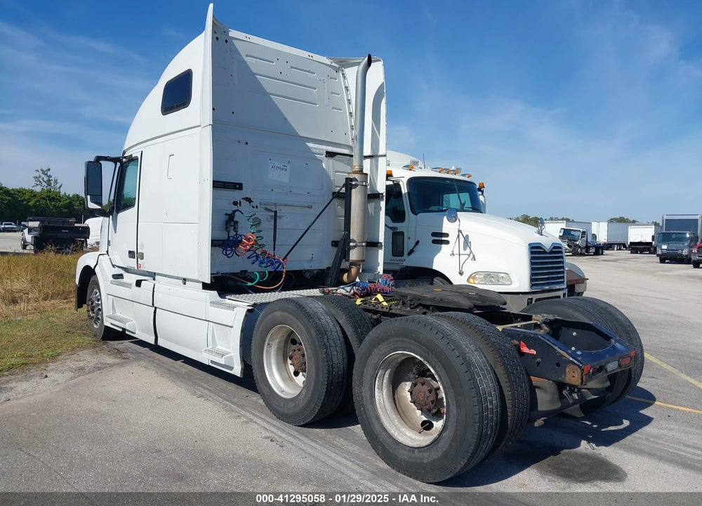 2015 VOLVO VN VNL VIN: 4V4NC9EH1FN908120