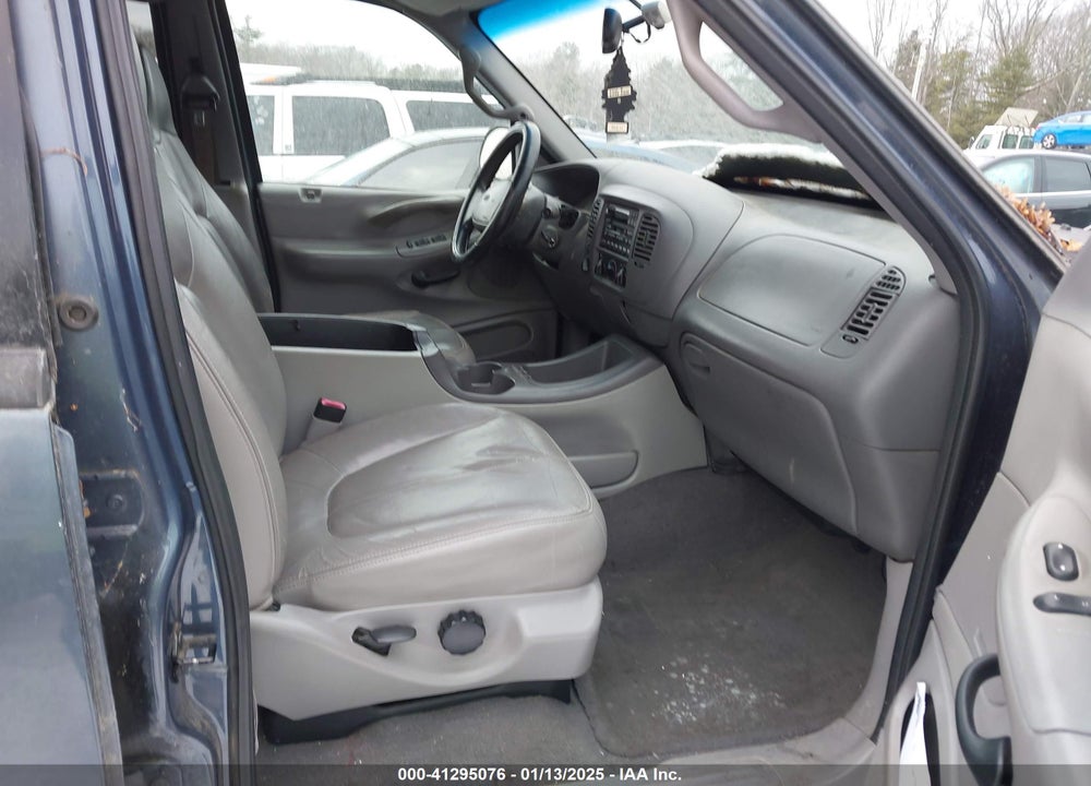 2000 FORD EXPEDITION XLT VIN: 1FMPU16L5YLA34984