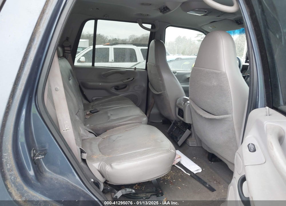 2000 FORD EXPEDITION XLT VIN: 1FMPU16L5YLA34984