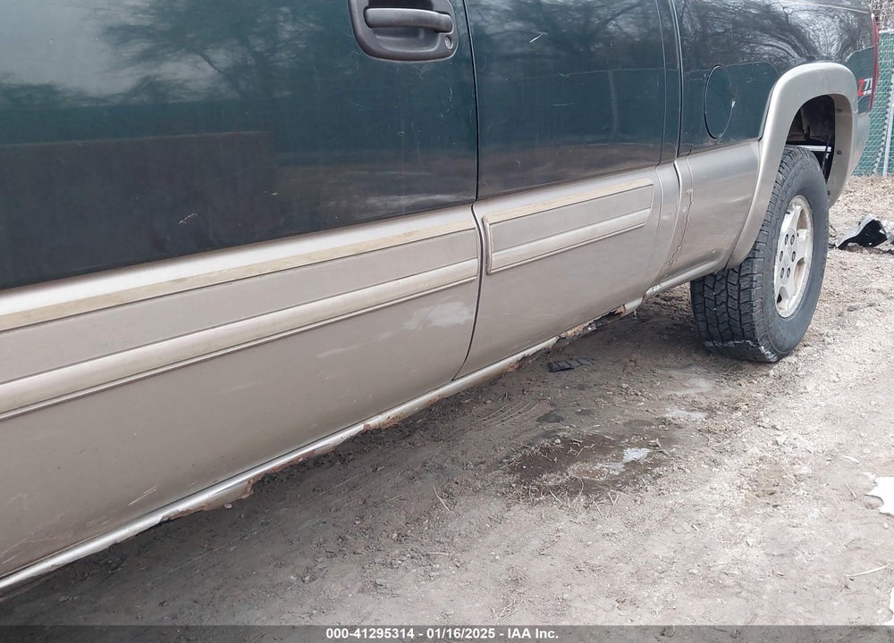 2003 CHEVROLET SILVERADO 1500 LS VIN: 2GCEK19VX31141445