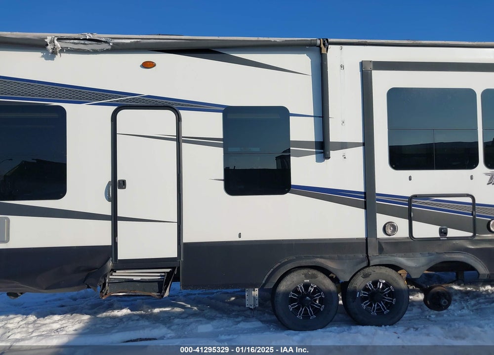 2018 GRAND DESIGN MOMENTUM VIN: 573FM4532J1206515
