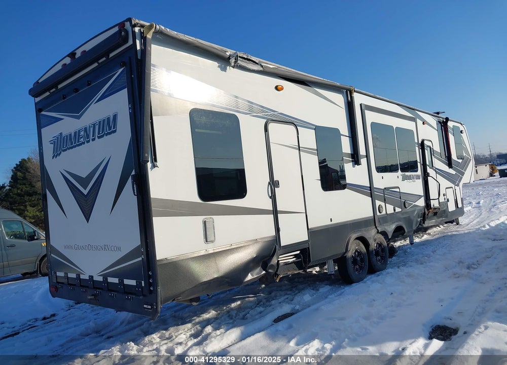 2018 GRAND DESIGN MOMENTUM VIN: 573FM4532J1206515