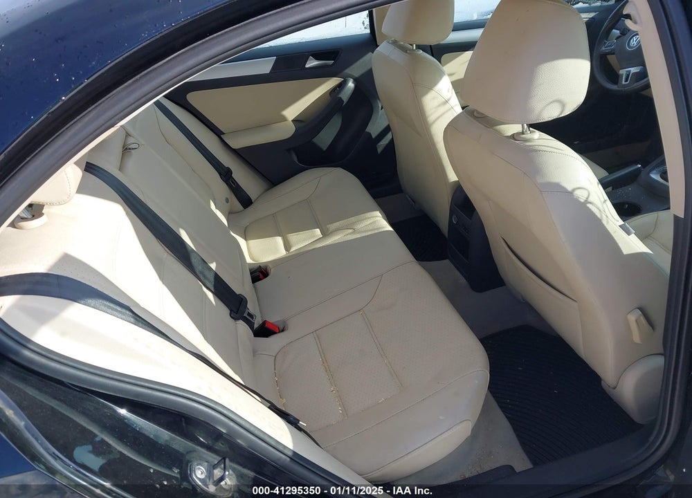 2013 VOLKSWAGEN JETTA 2.5L SE VIN: 3VWDP7AJ0DM355537