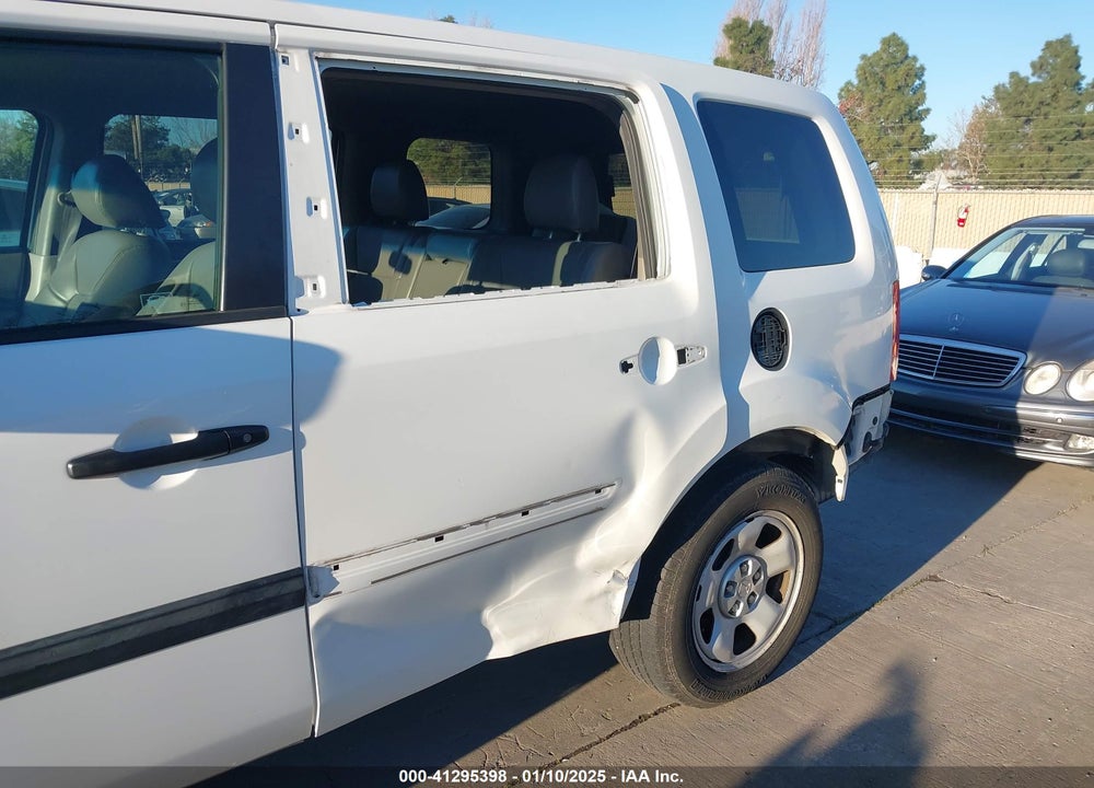 2012 HONDA PILOT LX VIN: 5FNYF3H26CB029680