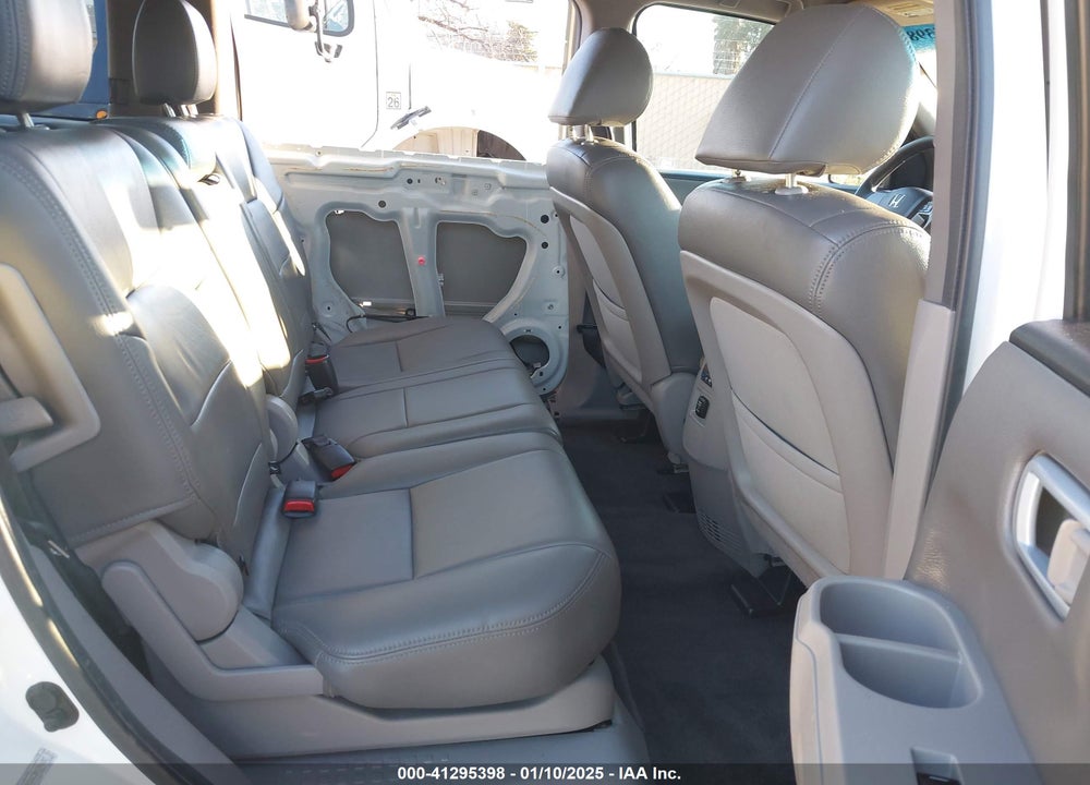 2012 HONDA PILOT LX VIN: 5FNYF3H26CB029680