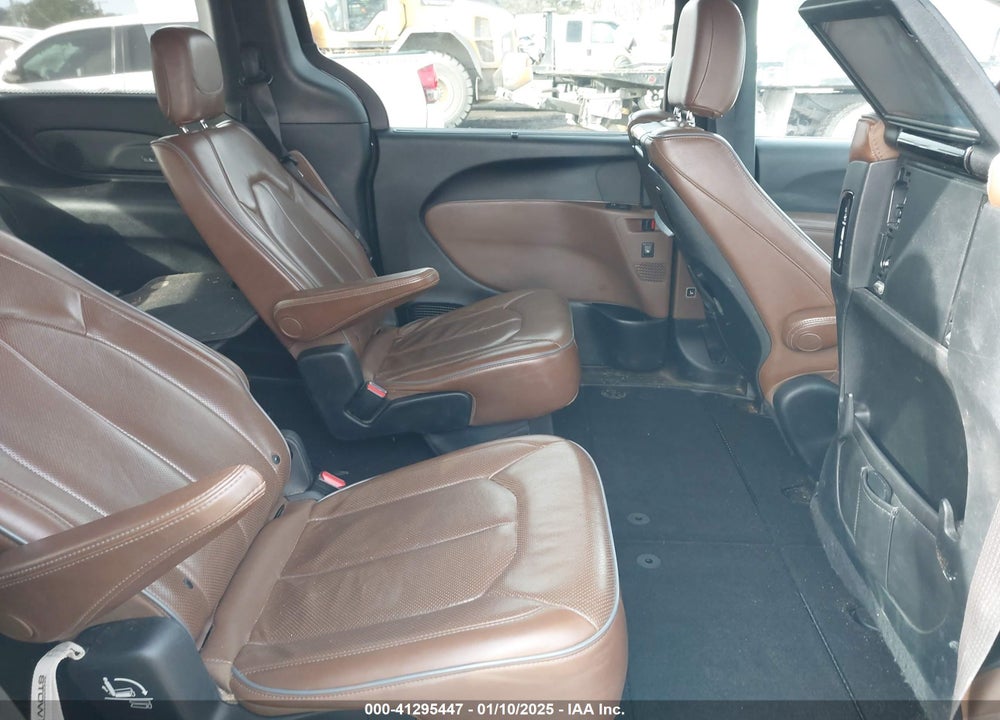 2019 CHRYSLER PACIFICA LIMITED VIN: 2C4RC1GG4KR549958