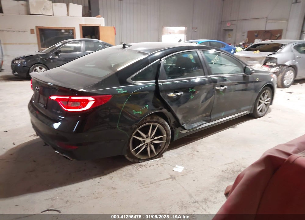 2015 HYUNDAI SONATA SPORT 2.0T VIN: 5NPE34AB3FH156923