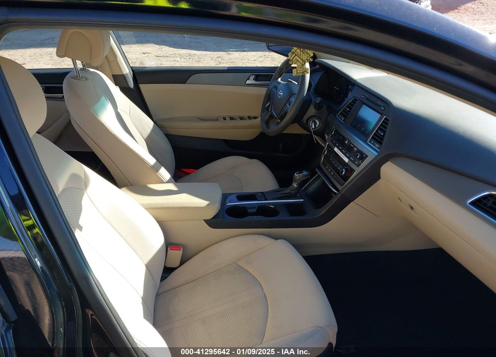 2017 HYUNDAI SONATA VIN: 5NPE24AF7HH563605