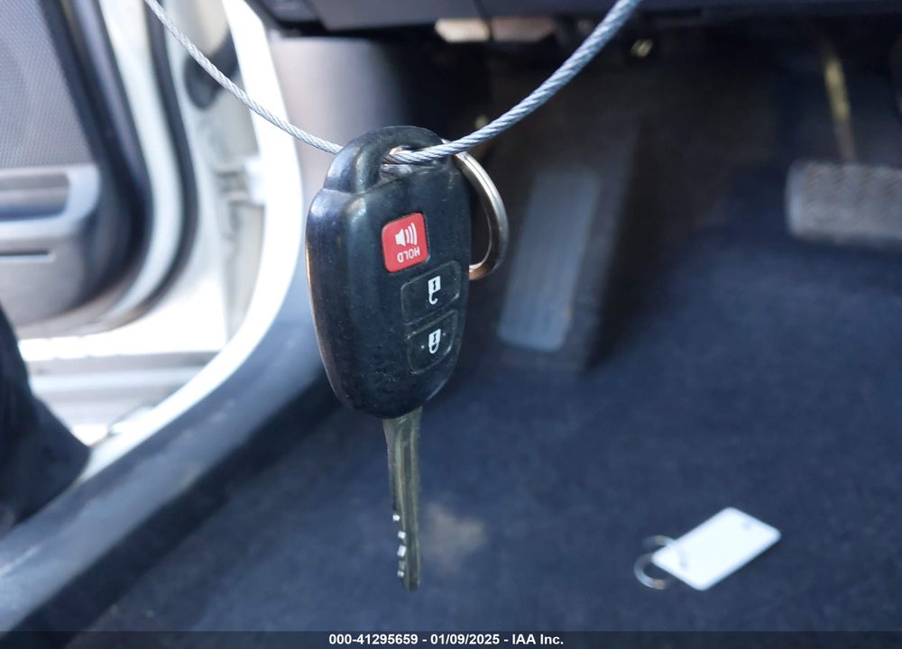 2015 TOYOTA RAV4 XLE VIN: 2T3WFREV4FW171145