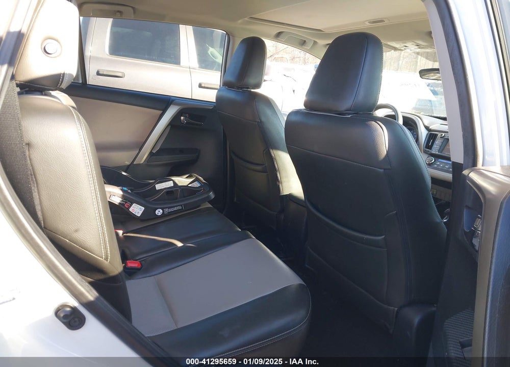 2015 TOYOTA RAV4 XLE VIN: 2T3WFREV4FW171145