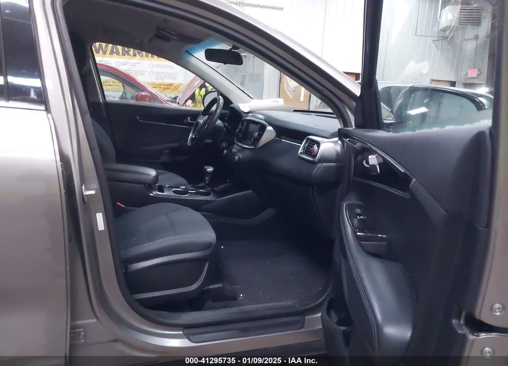 2019 KIA SORENTO 2.4L LX VIN: 5XYPGDA37KG509638