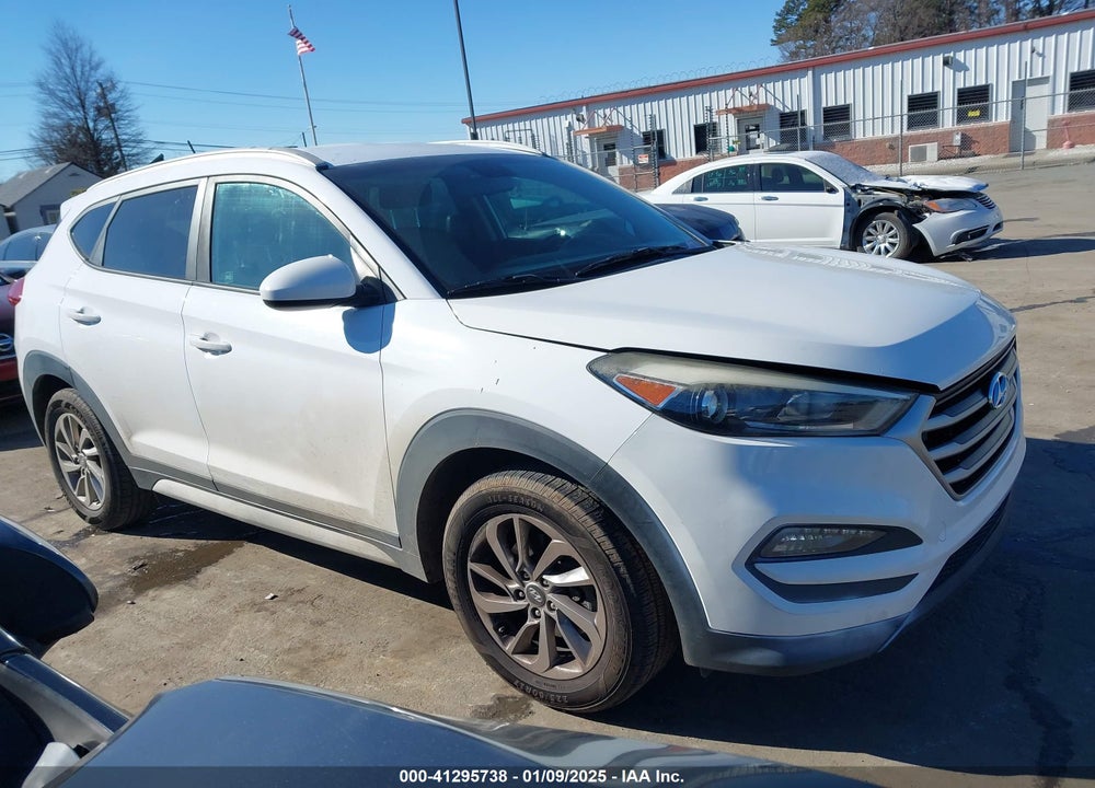 2017 HYUNDAI TUCSON SE VIN: KM8J3CA48HU406509