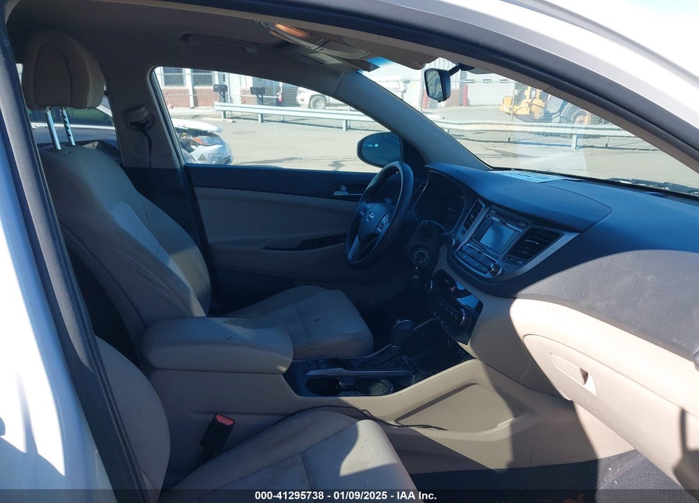 2017 HYUNDAI TUCSON SE VIN: KM8J3CA48HU406509