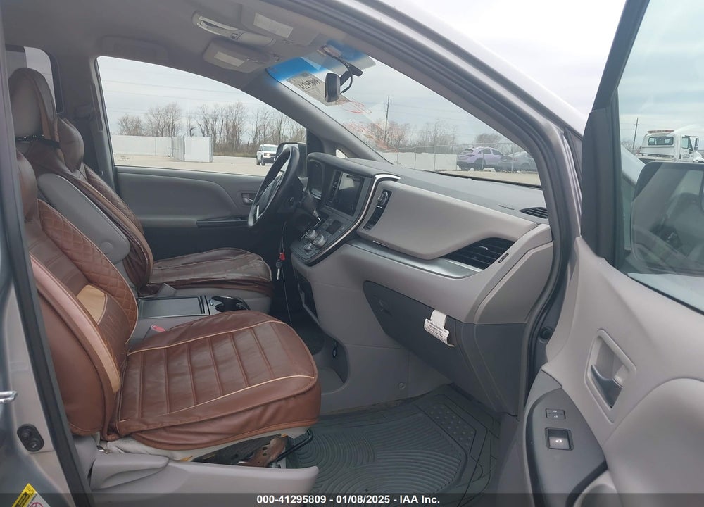 2017 TOYOTA SIENNA LE 8 PASSENGER VIN: 5TDKZ3DCXHS798164