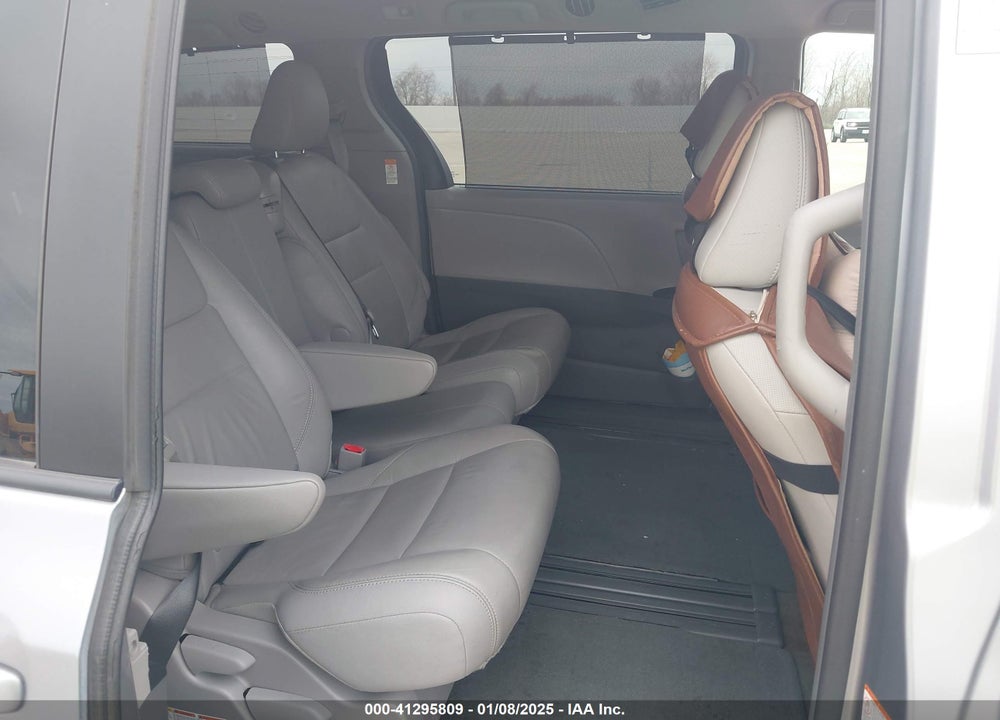2017 TOYOTA SIENNA LE 8 PASSENGER VIN: 5TDKZ3DCXHS798164