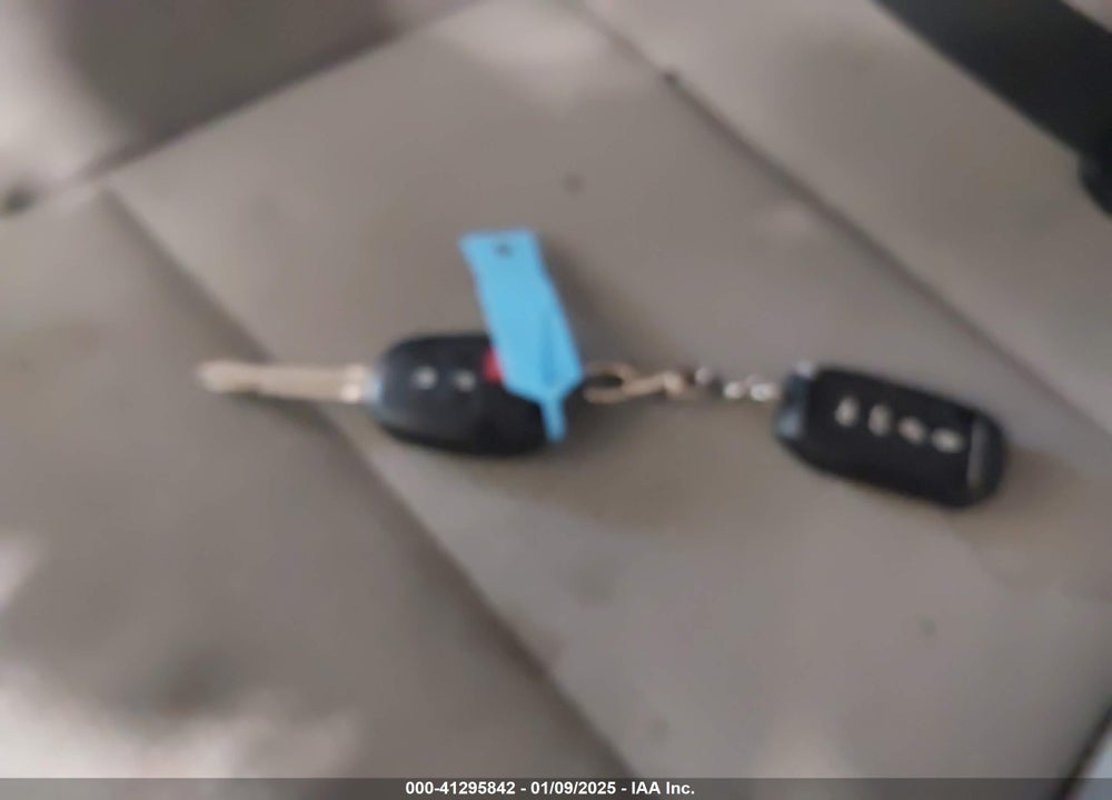 2018 TOYOTA RAV4 XLE VIN: 2T3RFREVXJW705500