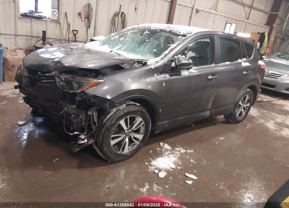 2018 TOYOTA RAV4 XLE VIN: 2T3RFREVXJW705500