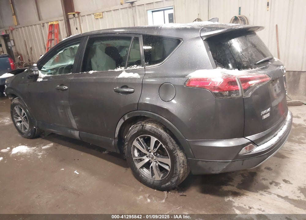 2018 TOYOTA RAV4 XLE VIN: 2T3RFREVXJW705500