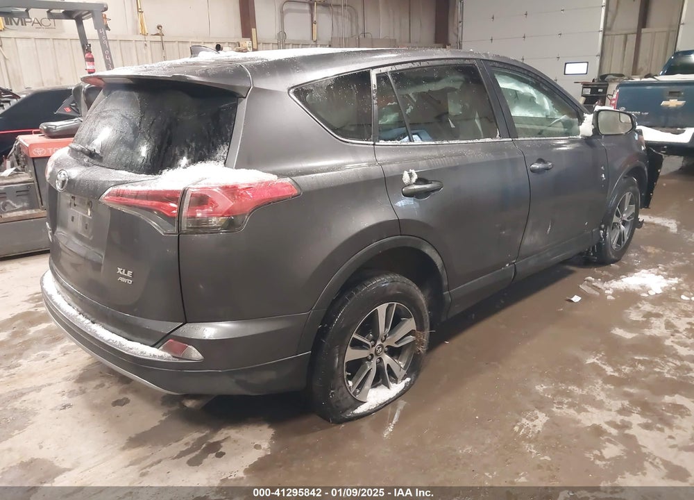 2018 TOYOTA RAV4 XLE VIN: 2T3RFREVXJW705500