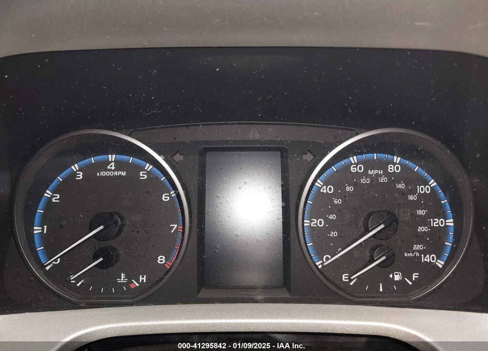 2018 TOYOTA RAV4 XLE VIN: 2T3RFREVXJW705500