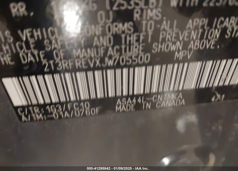 2018 TOYOTA RAV4 XLE VIN: 2T3RFREVXJW705500