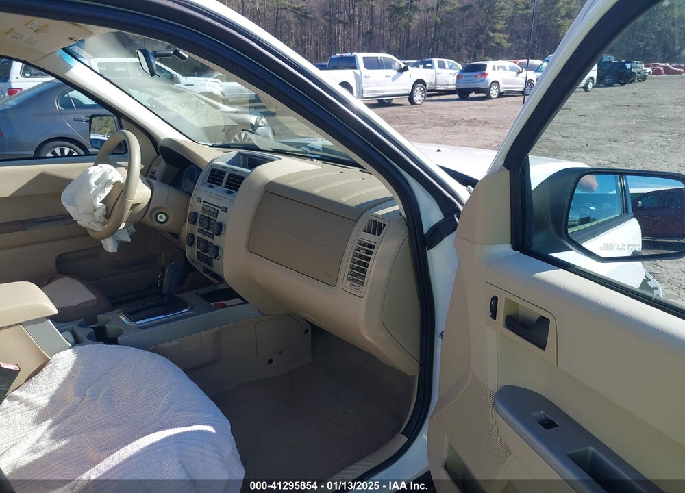 2008 FORD ESCAPE XLT VIN: 1FMCU03118KB46165
