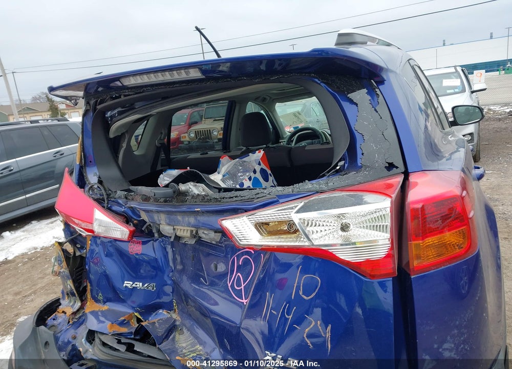 2014 TOYOTA RAV4 XLE VIN: 2T3RFREV1EW190070