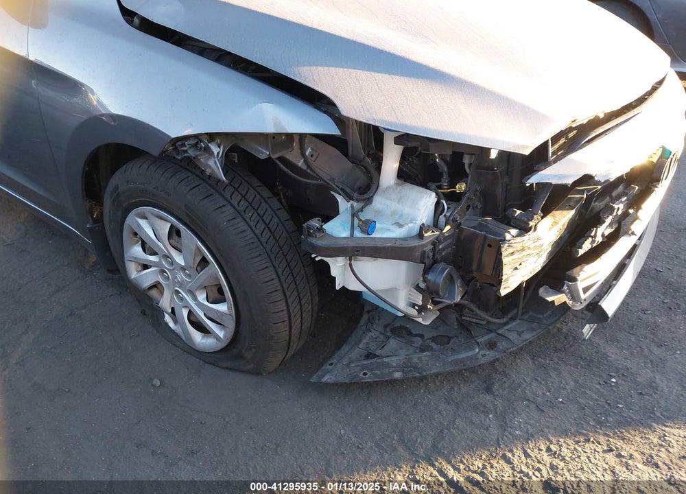 2018 HYUNDAI ELANTRA VIN: 5NPD74LF8JH386241