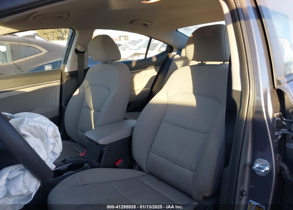 2018 HYUNDAI ELANTRA VIN: 5NPD74LF8JH386241