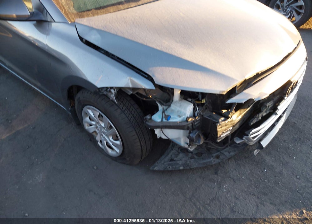 2018 HYUNDAI ELANTRA VIN: 5NPD74LF8JH386241