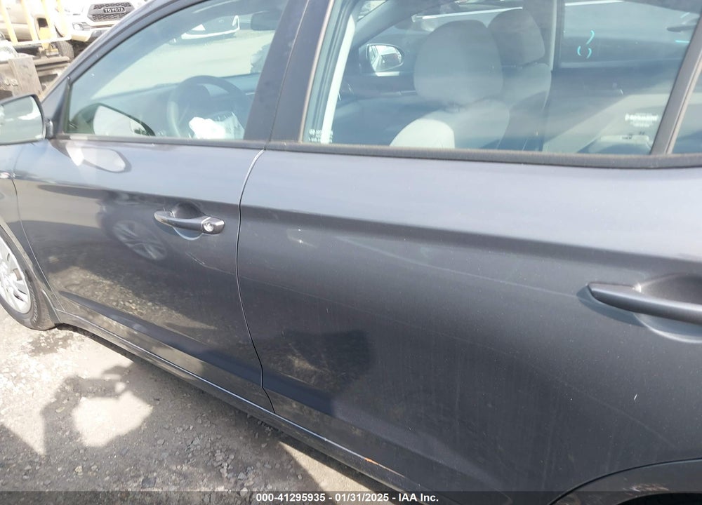 2018 HYUNDAI ELANTRA VIN: 5NPD74LF8JH386241