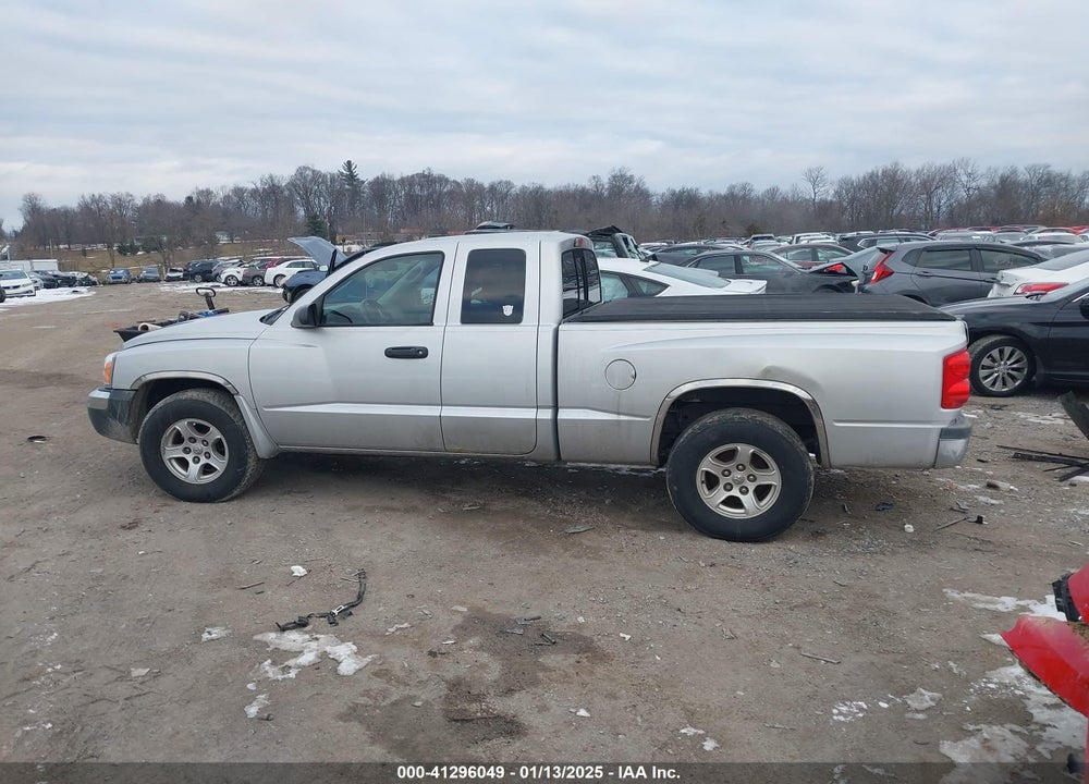 2005 DODGE DAKOTA SLT VIN: 1D7HW42N65S220388