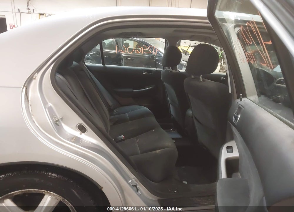 2005 HONDA ACCORD 2.4 EX VIN: 1HGCM56705A033084