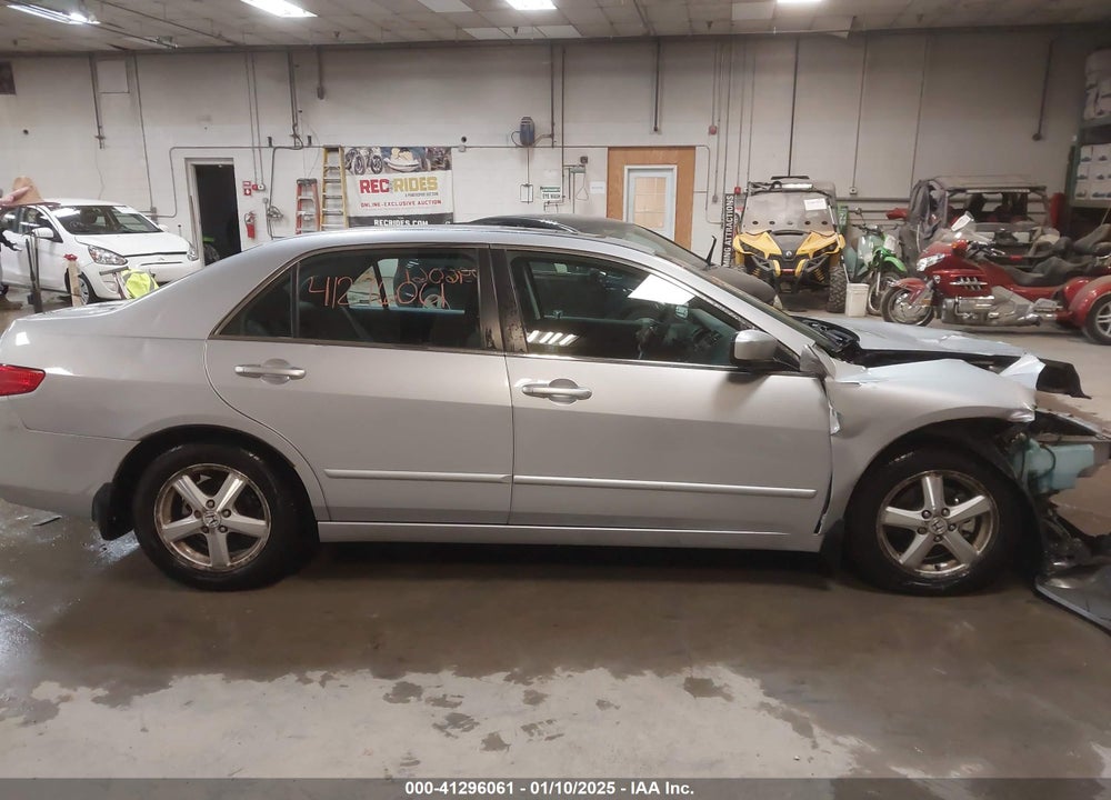 2005 HONDA ACCORD 2.4 EX VIN: 1HGCM56705A033084