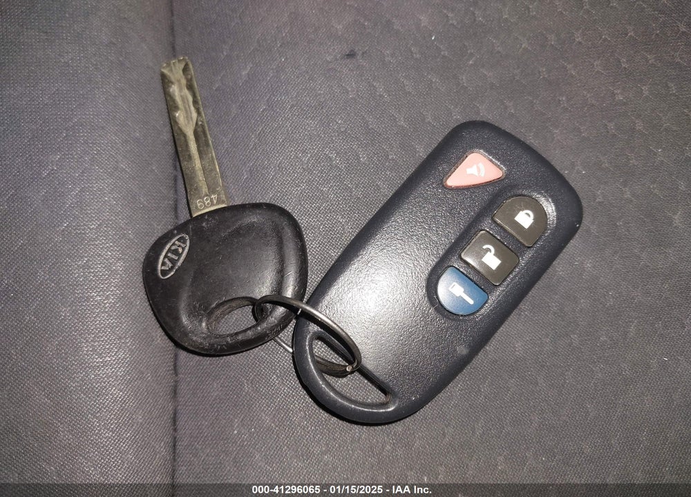 2013 KIA SORENTO LX VIN: 5XYKT3A6XDG405772