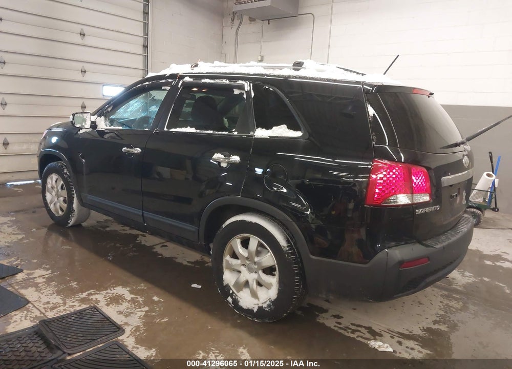 2013 KIA SORENTO LX VIN: 5XYKT3A6XDG405772