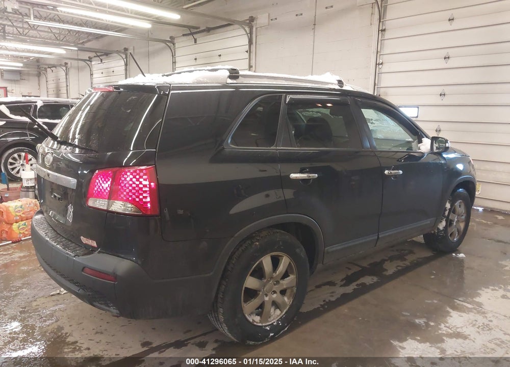 2013 KIA SORENTO LX VIN: 5XYKT3A6XDG405772