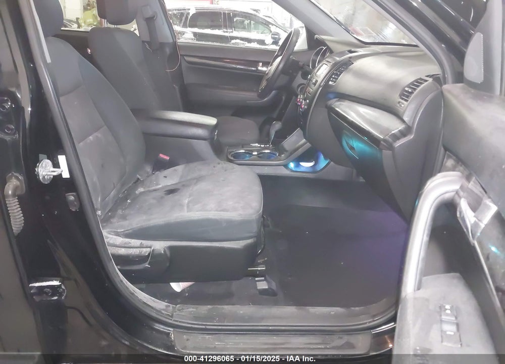2013 KIA SORENTO LX VIN: 5XYKT3A6XDG405772