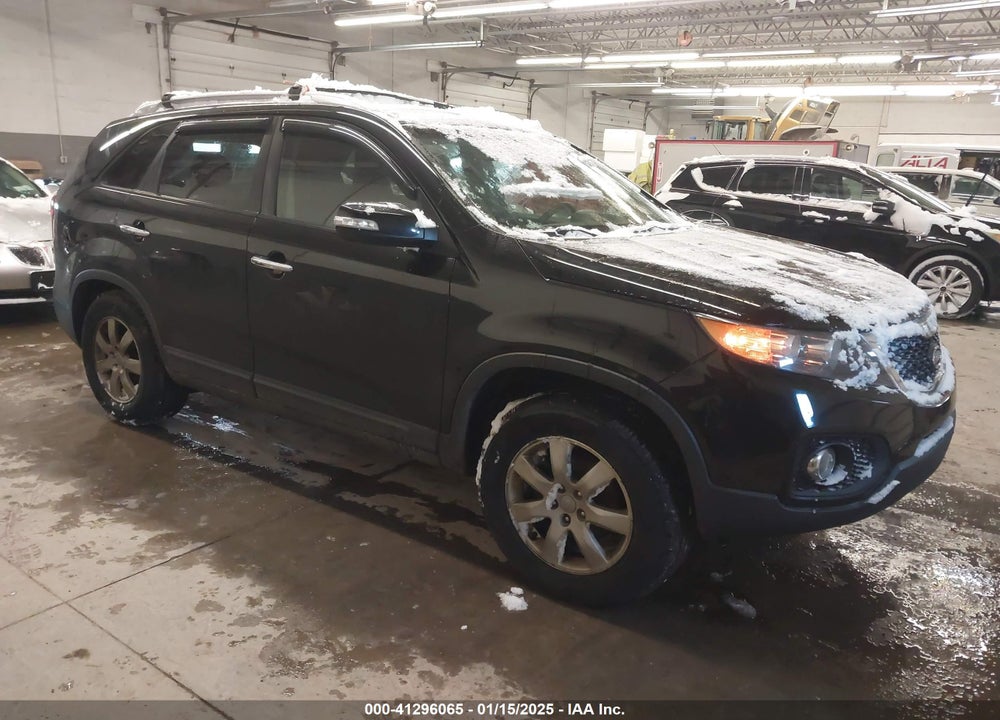 2013 KIA SORENTO LX VIN: 5XYKT3A6XDG405772